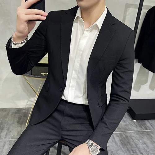 Blazer Masculino em Algodão Rauffstein RS188, com corte slim fit e tecido leve, perfeito para eventos formais ou looks casuais sofisticados.