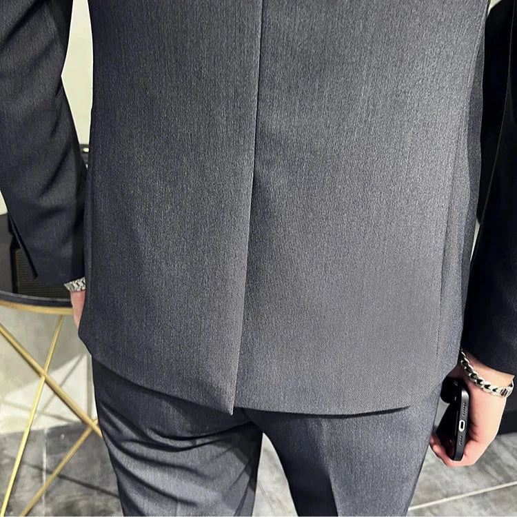 Blazer Masculino em Algodão Rauffstein RS188, com corte slim fit e tecido leve, perfeito para eventos formais ou looks casuais sofisticados.