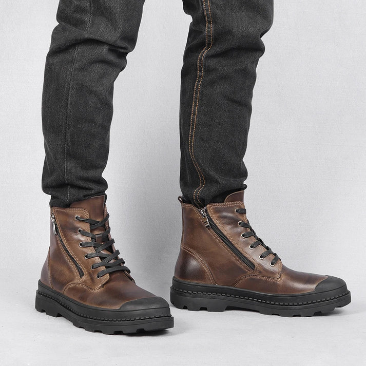Bota Coturno Masculino Rauffstein RS295 militar, com design moderno, ideal para visuais casuais e situações exigentes com conforto.