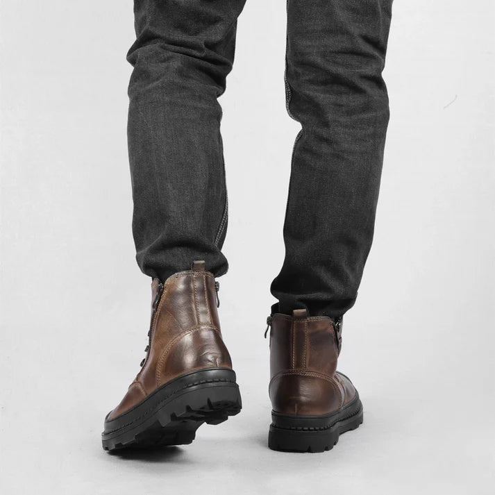 Bota Coturno Masculino Rauffstein RS295 militar, com design moderno, ideal para visuais casuais e situações exigentes com conforto.