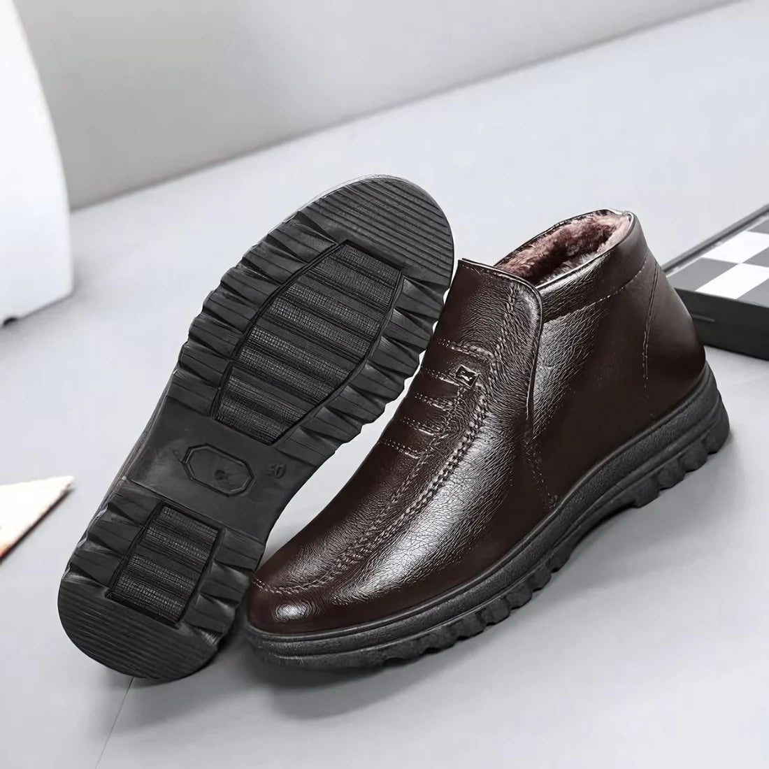 Bota Inverno Masculina Rauffstein RS292 forrada em lã, impermeável e elegante, ideal para climas frios com conforto e sofisticação.