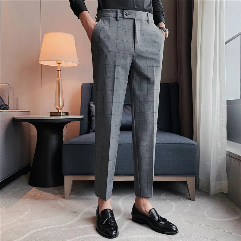 Calça de Alfaiataria Masculina Rauffstein RS202, com corte slim fit e tecido leve de algodão, perfeita para eventos formais ou looks casuais.