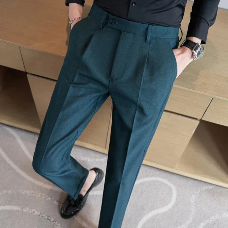 Calça de Alfaiataria Masculina Rauffstein RS197, com corte moderno e tecido premium, perfeita para eventos formals, corporativos ou jantares elegantes.
