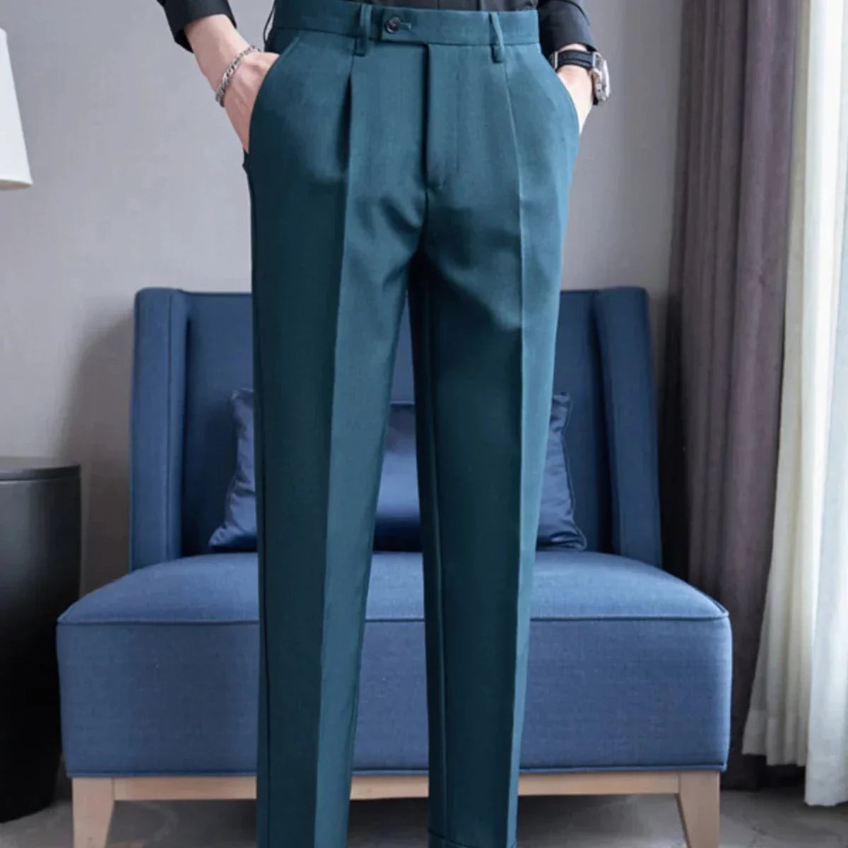 Calça de Alfaiataria Masculina Rauffstein RS197, com corte moderno e tecido premium, perfeita para eventos formals, corporativos ou jantares elegantes.