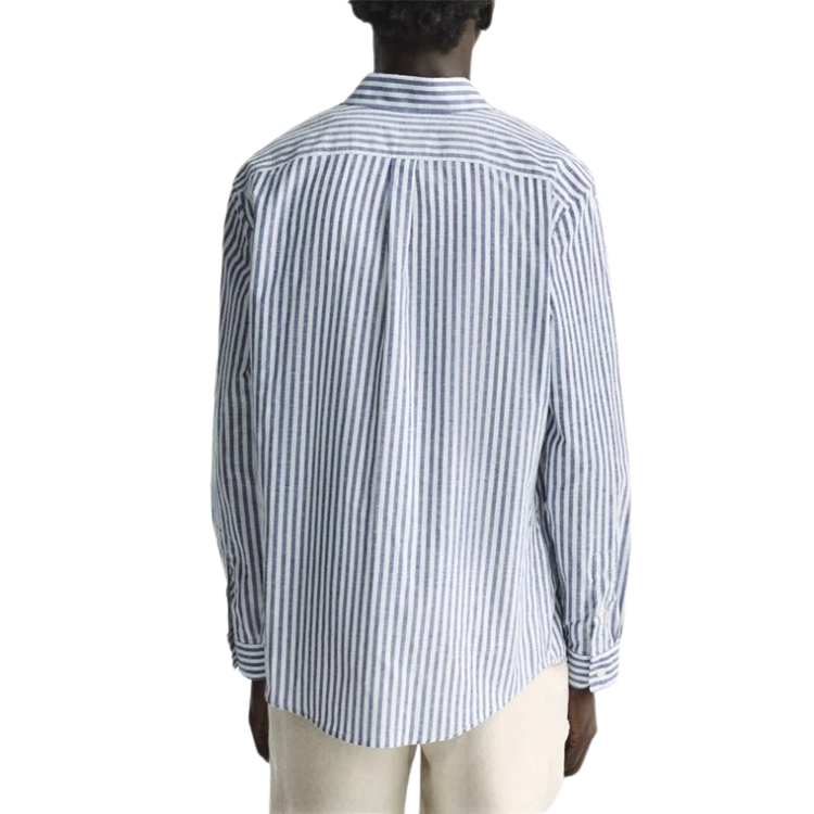 Camisa Masculina em Linho Listrada Rauffstein RS358, tecido leve e respirável, modelagem confortável e acabamento refinado para um visual sofisticado e versátil.