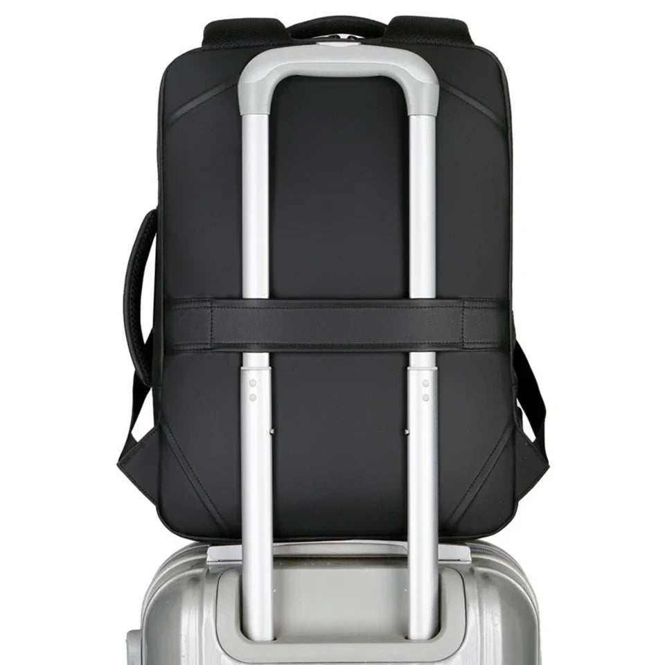 Mochila Executiva Rauffstein RS086 com compartimento para notebook 15", material impermeável, design moderno e porta USB para mais praticidade.