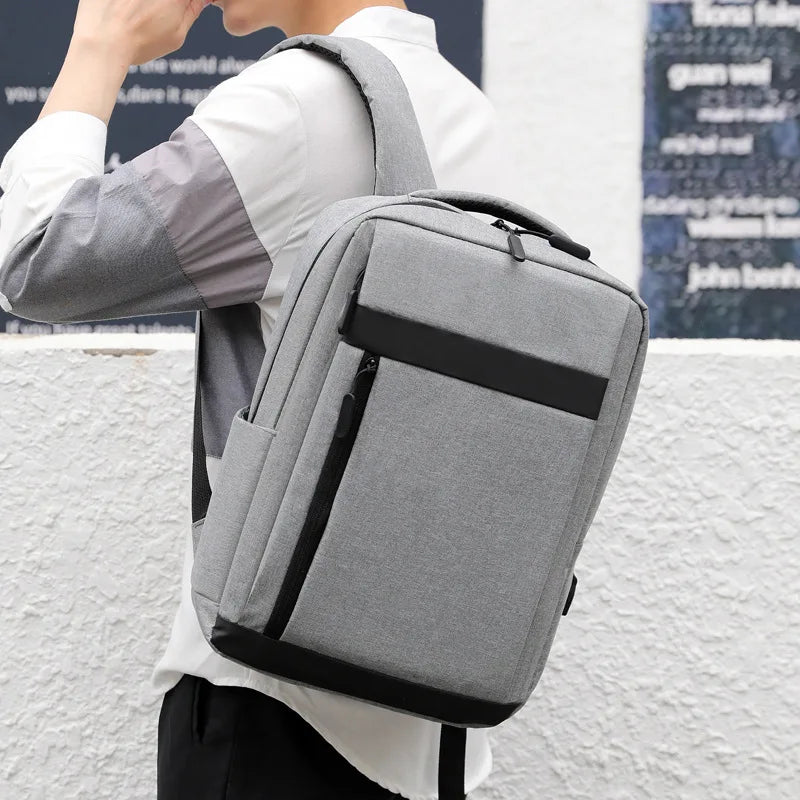 Mochila Executiva Rauffstein RS088 com compartimento para notebook 15", porta USB e alças acolchoadas para máximo conforto e praticidade.