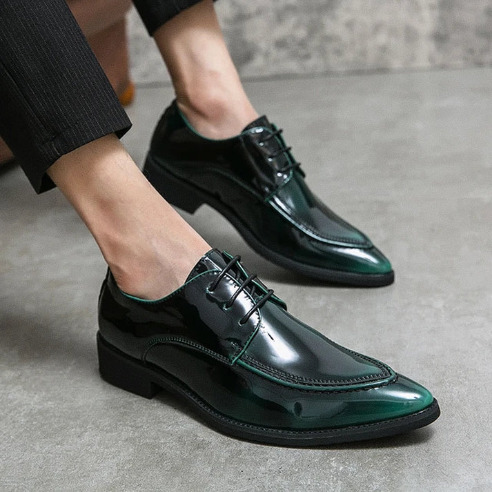 Sapato Derby em Couro Rauffstein RS366 elegante, com couro brilhante e plataforma 4 cm, ideal para visuais formais.