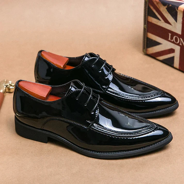 Sapato Derby em Couro Rauffstein RS366 elegante, com couro brilhante e plataforma 4 cm, ideal para visuais formais.
