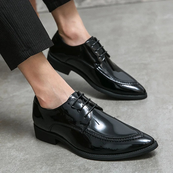 Sapato Derby em Couro Rauffstein RS366 elegante, com couro brilhante e plataforma 4 cm, ideal para visuais formais.