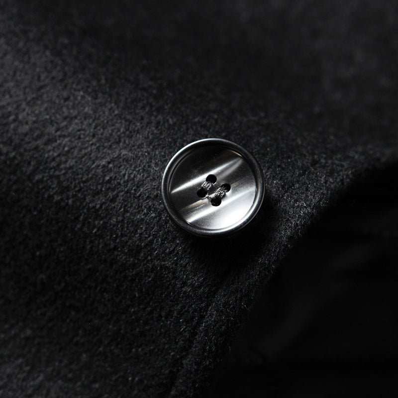 Sobretudo Masculino em Lã Rauffstein RS230, com gola polo, perfeito para inverno em looks formais ou casuais com conforto e sofisticação.