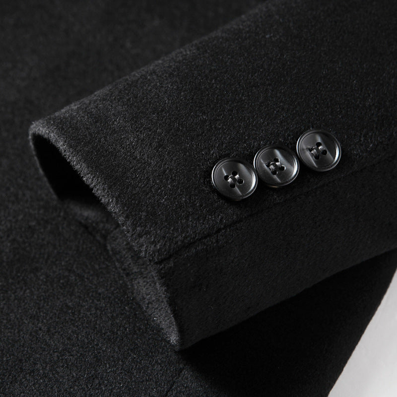 Sobretudo Masculino em Lã Rauffstein RS230, com gola polo, perfeito para inverno em looks formais ou casuais com conforto e sofisticação.