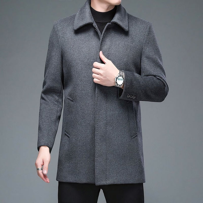 Sobretudo Social Masculino Curto em Lã Rauffstein RS217, com design compacto, perfeito para outono e inverno em ocasiões formais ou casuais.