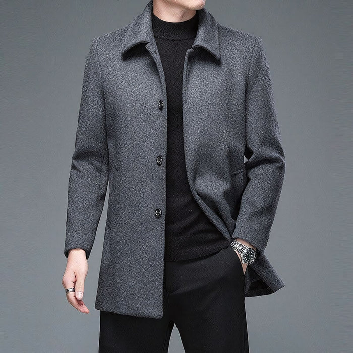 Sobretudo Social Masculino Curto em Lã Rauffstein RS217, com design compacto, perfeito para outono e inverno em ocasiões formais ou casuais.