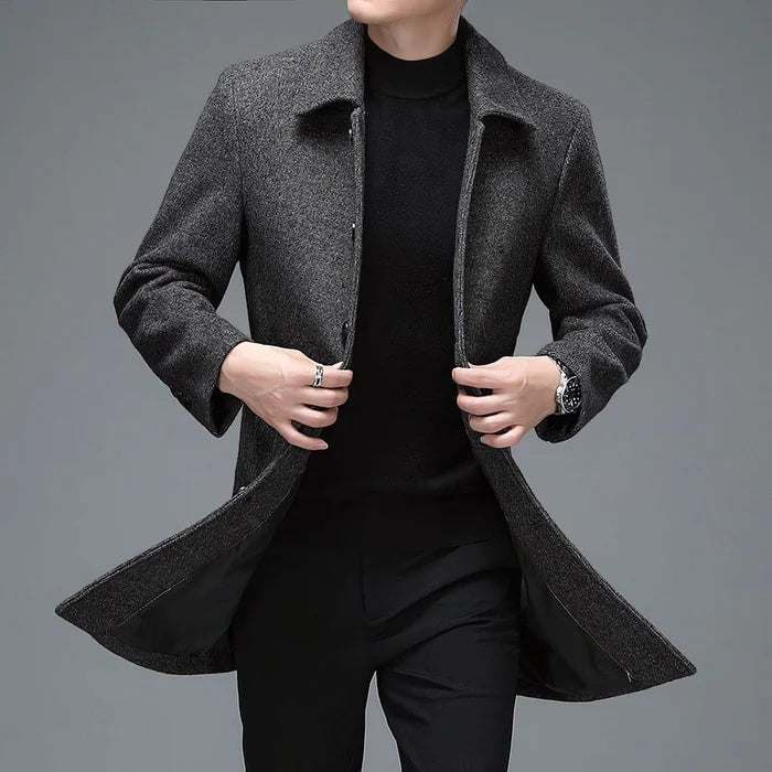 Sobretudo Social Masculino Curto em Lã Rauffstein RS217, com design compacto, perfeito para outono e inverno em ocasiões formais ou casuais.