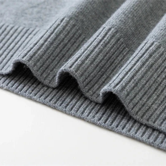 Suéter Casual Masculino Gola Redonda Rauffstein RS182, com modelagem slim fit, perfeito para looks casuais ou descontraídos com estilo e conforto.