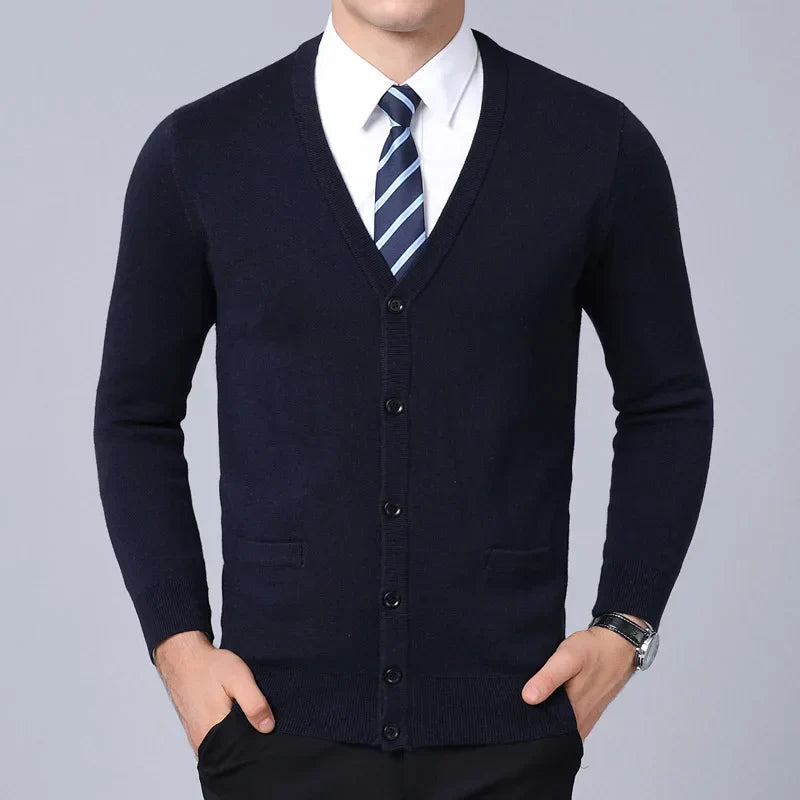 Suéter Masculino Slim Fit em Lã Rauffstein RS184, com gola redonda, perfeito para inverno em ocasiões casuais ou formais com estilo e calor.