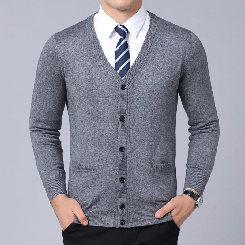 Suéter Masculino Slim Fit em Lã Rauffstein RS184, com gola redonda, perfeito para inverno em ocasiões casuais ou formais com estilo e calor.