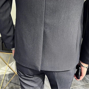 Blazer Masculino em Algodão Rauffstein RS188, com corte slim fit e tecido leve, perfeito para eventos formais ou looks casuais sofisticados.