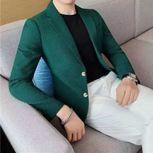 Blazer Masculino Rauffstein RS191, com corte ajustado e tecido de alta qualidade, perfeito para eventos formais, casuais ou ocasiões especiais.