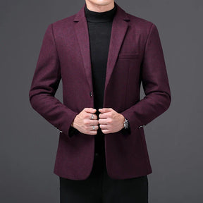 Blazer Masculino Rauffstein RS187, com corte moderno e lapelas finas, perfeito para eventos formais, reuniões ou looks casuais elegantes.