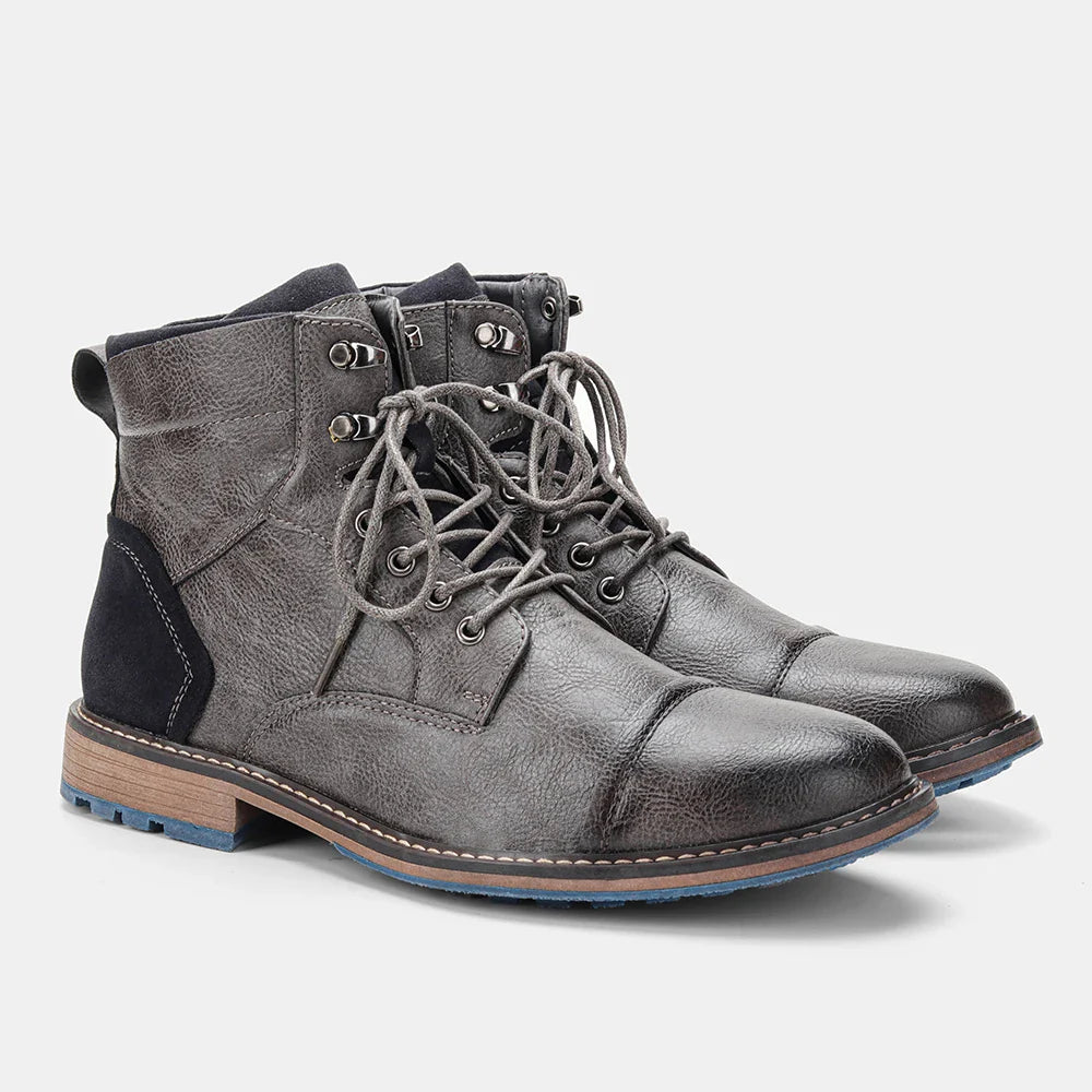 Bota Masculina em Couro Rauffstein RS156, couro premium, solado emborrachado, interior acolchoado e design versátil para resistência e conforto.