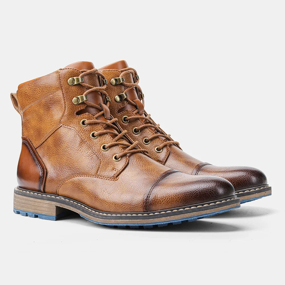 Bota Masculina em Couro Rauffstein RS156, couro premium, solado emborrachado, interior acolchoado e design versátil para resistência e conforto.