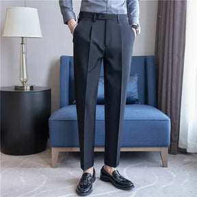 Calça de Alfaiataria Masculina Rauffstein RS197, com corte moderno e tecido premium, perfeita para eventos formals, corporativos ou jantares elegantes.