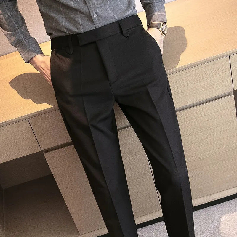 Calça de Alfaiataria Masculina Rauffstein RS055, corte slim fit, tecido premium, acabamento sofisticado e design versátil para um look elegante.