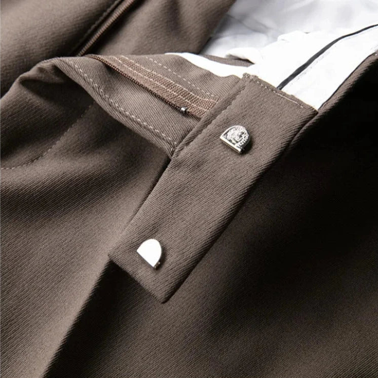 Calça de Alfaiataria Masculina Rauffstein RS055, corte slim fit, tecido premium, acabamento sofisticado e design versátil para um look elegante.