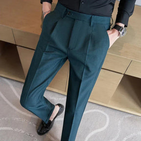 Calça de Alfaiataria Masculina Rauffstein RS197, com corte moderno e tecido premium, perfeita para eventos formals, corporativos ou jantares elegantes.