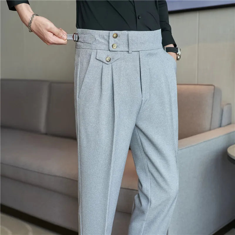 Calça de Alfaiataria Masculina Rauffstein RS199, com corte sob medida e tecido premium, perfeita para eventos formais, corporativos ou looks casuais.