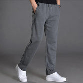 Calça Moletom Masculina Rauffstein RS068 com modelagem ergonômica, tecido macio e ajuste confortável, perfeita para composições casuais e momentos de lazer.