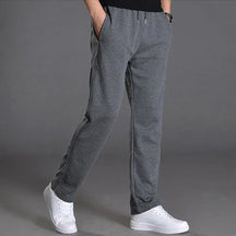Calça Moletom Masculina Rauffstein RS068 com modelagem ergonômica, tecido macio e ajuste confortável, perfeita para composições casuais e momentos de lazer.