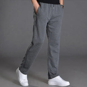 Calça Moletom Masculina Rauffstein RS068 com modelagem ergonômica, tecido macio e ajuste confortável, perfeita para composições casuais e momentos de lazer.