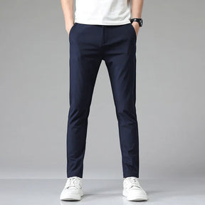 Calça Social Masculina Rauffstein RS203, com corte slim fit e tecido de nylon e spandex, perfeita para eventos formais, corporativos ou uso diário.