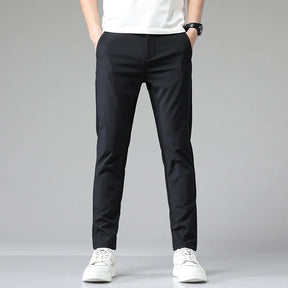 Calça Social Masculina Rauffstein RS067, modelagem slim fit, tecido premium, acabamento refinado e design versátil para um visual sofisticado.