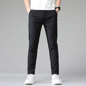 Calça Social Masculina Rauffstein RS203, com corte slim fit e tecido de nylon e spandex, perfeita para eventos formais, corporativos ou uso diário.
