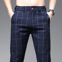 Calça Social Xadrez Masculina Rauffstein RS204, com corte slim fit, perfeita para eventos formais ou corporativos com estilo e elegância.