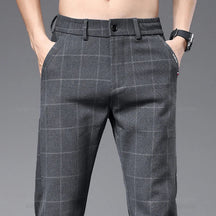 Calça Social Xadrez Masculina Rauffstein RS204, com corte slim fit, perfeita para eventos formais ou corporativos com estilo e elegância.
