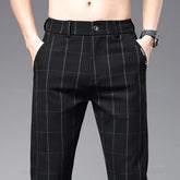 Calça Social Xadrez Masculina Rauffstein RS204, com corte slim fit, perfeita para eventos formais ou corporativos com estilo e elegância.