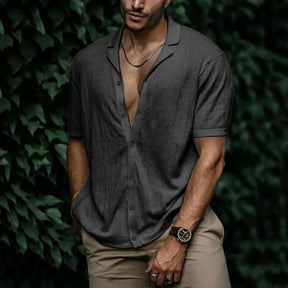Camisa Masculina Rauffstein RS083 com modelagem ajustada, gola polo e tecido respirável, ideal para estilo e conforto em qualquer ocasião.