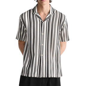 Camisa Masculina em Linho Listrada Rauffstein RS359, corte casual, tecido respirável e colarinho acampamento para um estilo moderno e sofisticado.