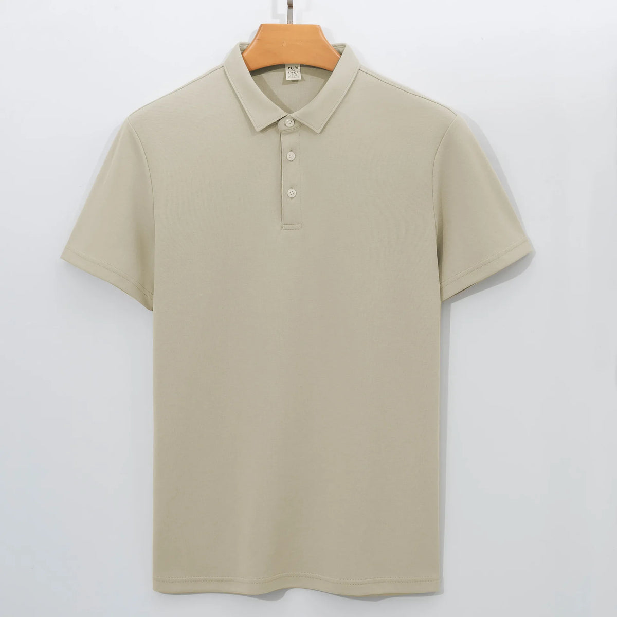 Camisa Polo Masculina Rauffstein RS006, tecido premium, modelagem refinada e toque macio para um visual sofisticado e confortável.