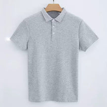 Camisa Polo Masculina Rauffstein RS006, tecido premium, modelagem refinada e toque macio para um visual sofisticado e confortável.