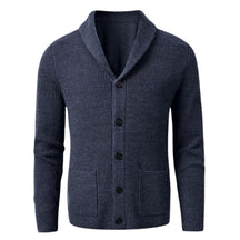 Cardigan Gola V Masculino Rauffstein RS390 elegante, com lã merino e design sofisticado, perfeito para visuais casuais ou formais em dias frios.