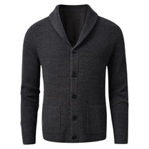 Cardigan Gola V Masculino Rauffstein RS390 elegante, com lã merino e design sofisticado, perfeito para visuais casuais ou formais em dias frios.