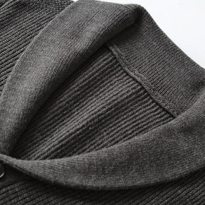 Cardigan Gola V Masculino Rauffstein RS390 elegante, com lã merino e design sofisticado, perfeito para visuais casuais ou formais em dias frios.