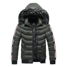 Jaqueta puffer masculina Rauffstein RS112 com capuz forrado, fechamento em zíper e design acolchoado para proteção térmica.