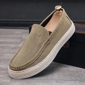 Mocassim Masculino Rauffstein RS046, acabamento refinado, solado flexível e palmilha em EVA para máximo conforto e sofisticação.